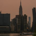 Fumaça de incêndios no Canadá escure cidades nos EUA e alcança Europa