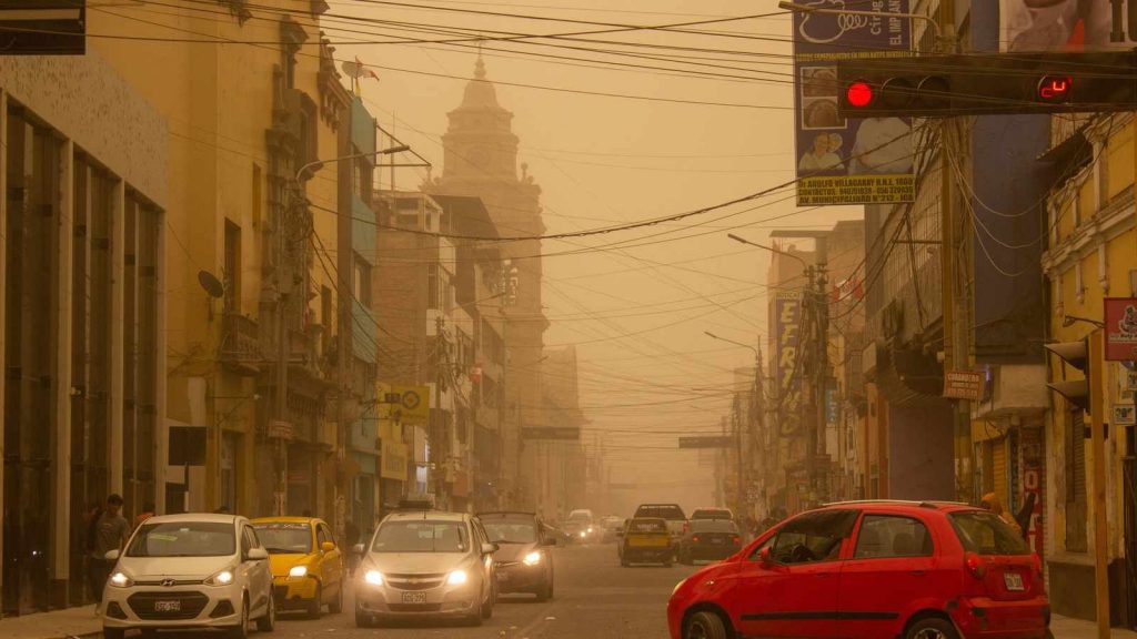 Tempestade de areia incomum atinge cidades do Peru
