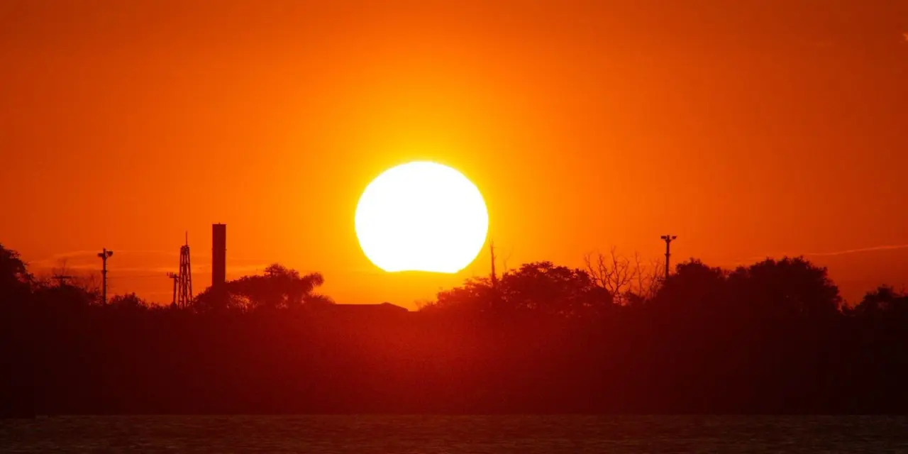 <span class="entry-title-primary">Calor supera 30ºC no Rio Grande do Sul e vai prosseguir</span> <h2 class="entry-subtitle">Rio Grande do Sul teve uma tarde quente neste sábado com 28ºC na capital e até 32ºC no interior </h2>