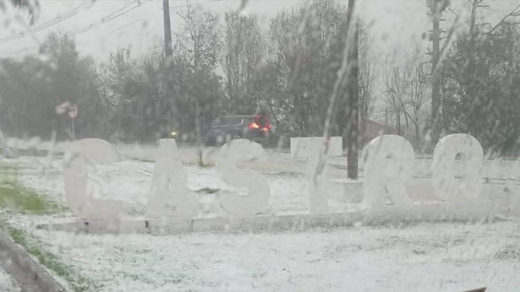 Tempestade de granizo por baixa segregada cobre de gelo cidade do Paraná