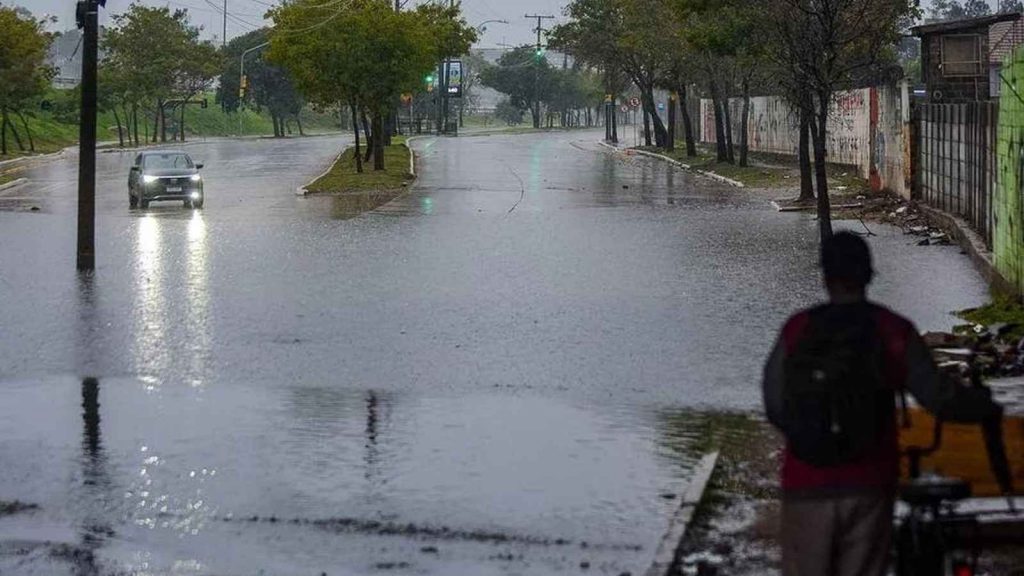 Chuva passa de 100 mm e volta a ganhar força nesta segunda-feira