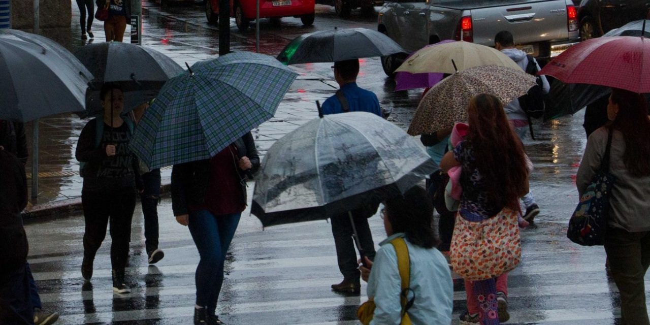 <span class="entry-title-primary">Chuva persiste ainda por algumas horas e trégua será breve</span> <h2 class="entry-subtitle">Parte do Rio Grande do Sul segue com chuva na noite desta segunda-feira e ainda nas primeiras horas da terça </h2>