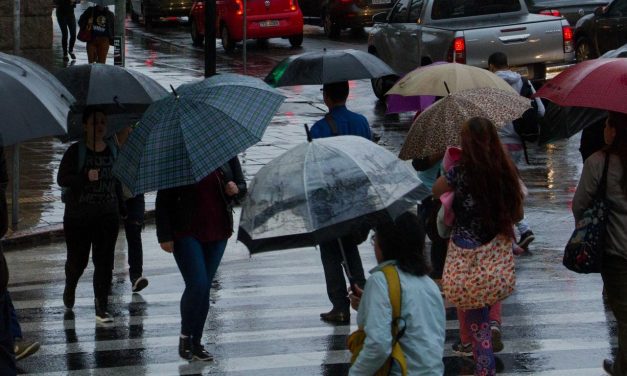Chuva persiste ainda por algumas horas e trégua será breve