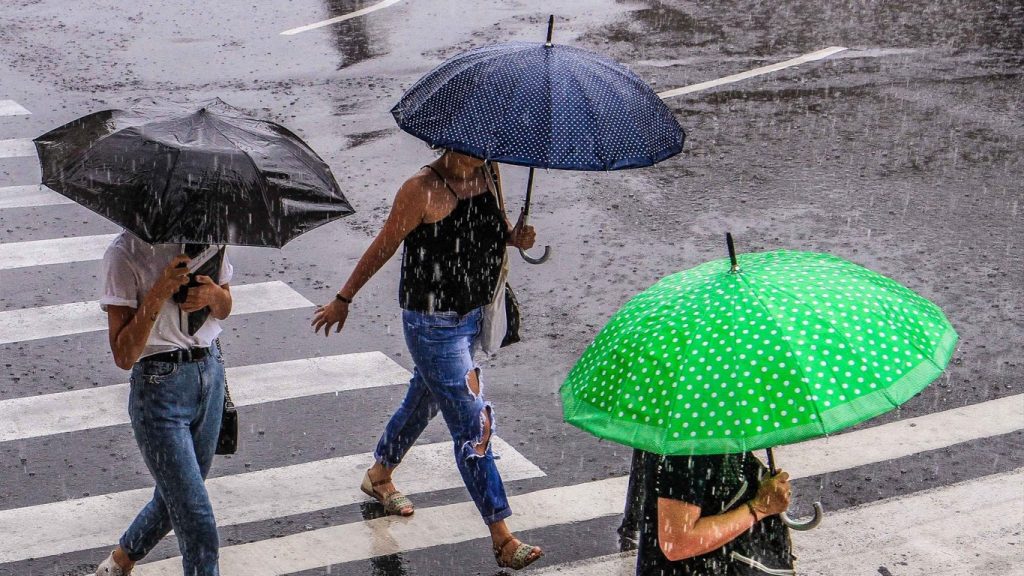 Chuva em dois dias atinge 100 mm na Grande Porto Alegre