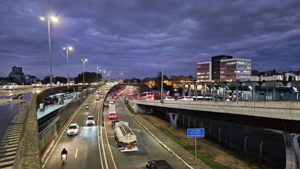 Tempo começa a mudar no Sul do Brasil e chuva já avança