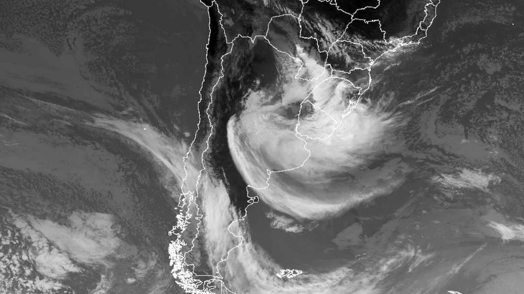 Ciclone se forma sobre o continente e trará quarta-feira com vento forte