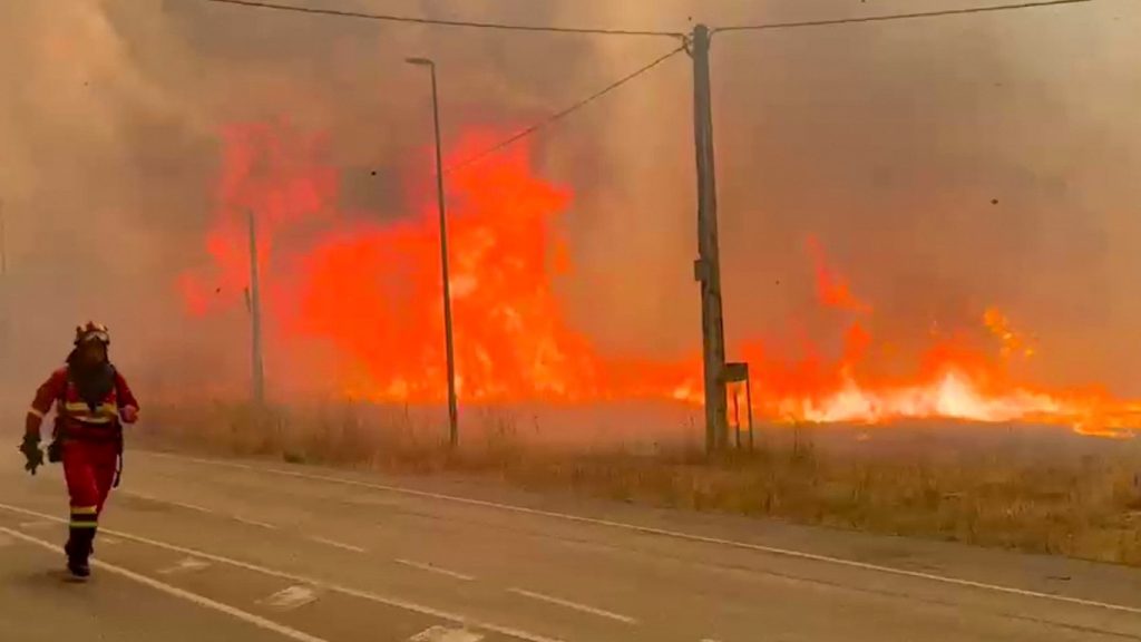 Europa sofre com incêndios em meio a uma forte onda de calor