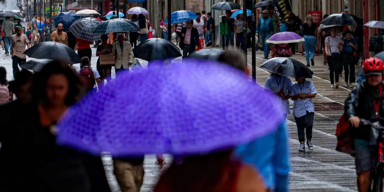 <span class="entry-title-primary">Sul do Brasil ingressa em período de instabilidade com chuva frequente</span> <h2 class="entry-subtitle">Chuva que retornou no fim de semana persiste nesta segunda-feira e vai ser frequente nos próximos dias no Sul do Brasil </h2>