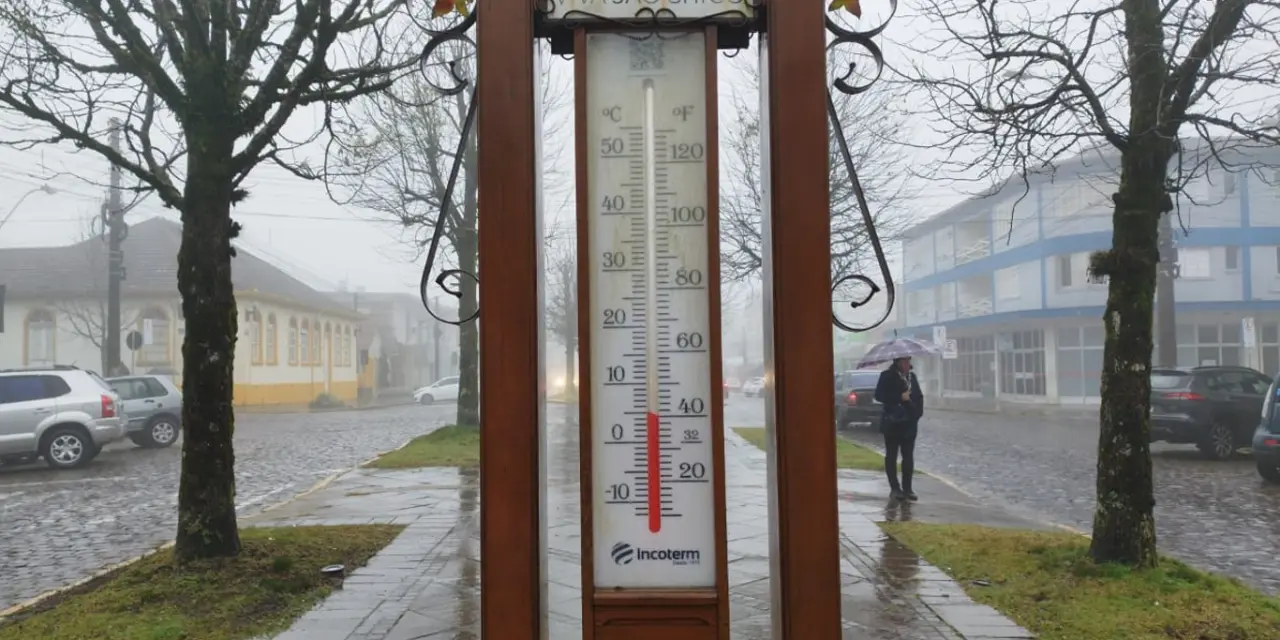 <span class="entry-title-primary">Fim de semana de gelo terá mínimas negativas, geada e chance de neve</span> <h2 class="entry-subtitle">Massa de ar frio de origem polar trará geada em vários estados e pode provocar queda de neve no Sul do Brasil </h2>