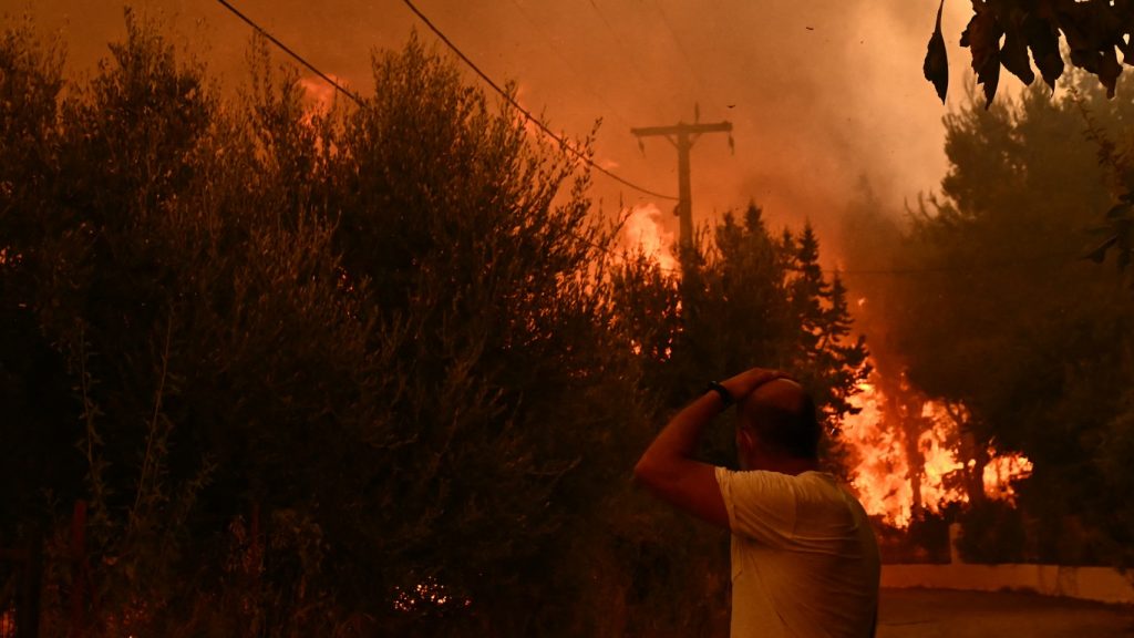 Onda de fogo atinge o Sul da Europa sob calor extremo