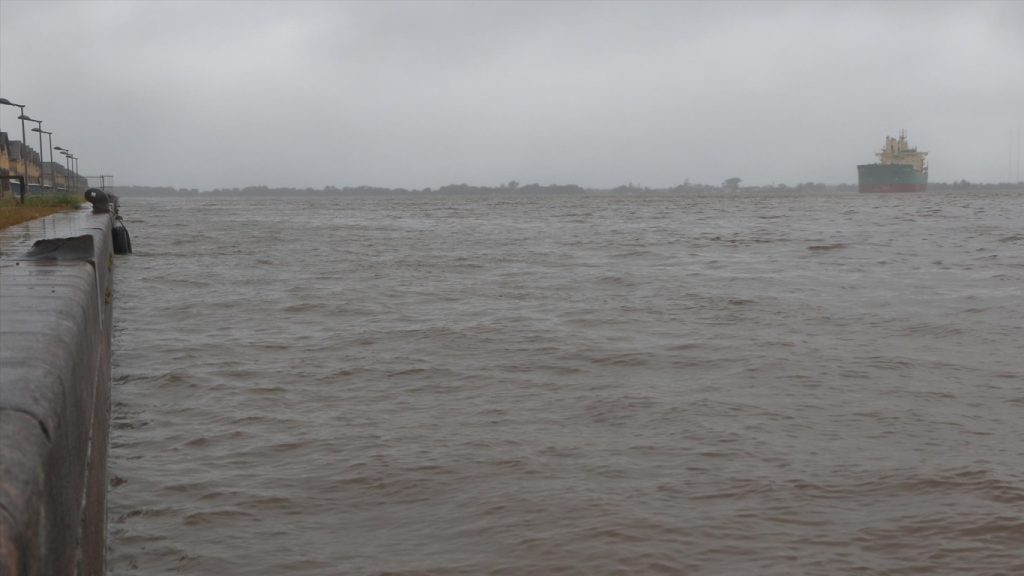 Nível do Guaíba atinge dois metros com vento Sul