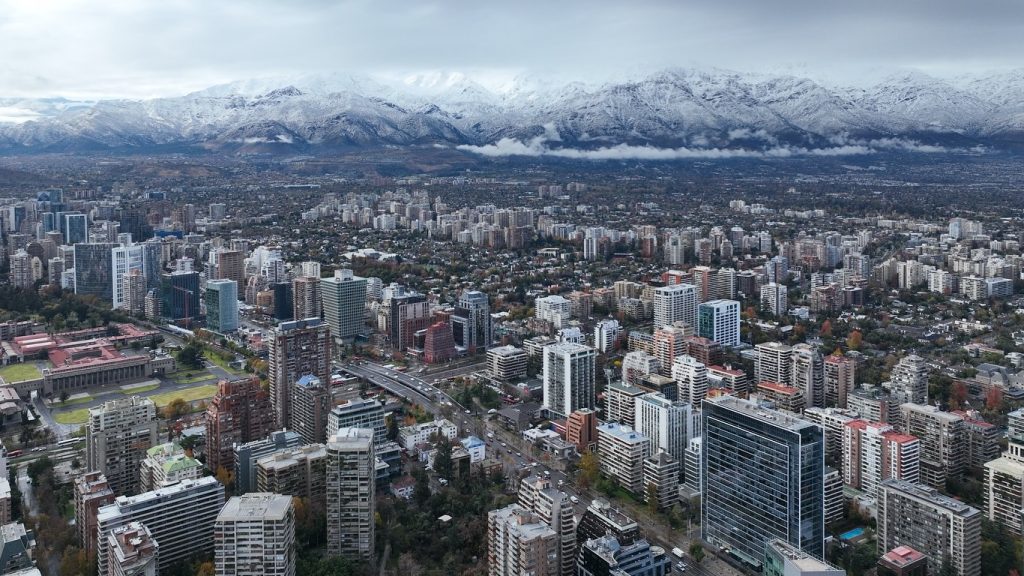Frio que chega trouxe maior neve em Santiago do Chile desde 2017