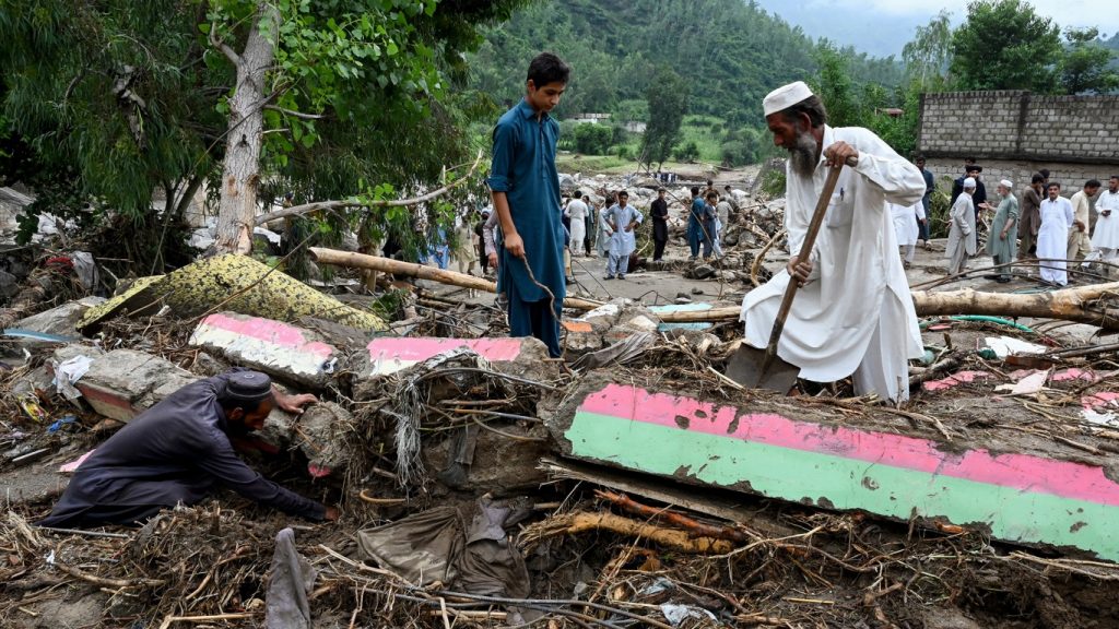 Enchentes deixam centenas de mortos no Sul da Ásia