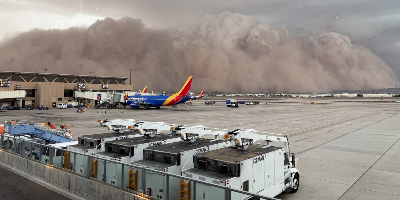 <span class="entry-title-primary">Vídeos mostram haboob engolindo cidade dos Estados Unidos</span> <h2 class="entry-subtitle">Uma tempestade de poeira (haboob) engoliu Phoenix e mergulhou a cidade do Arizona na escuridão com estragos </h2>