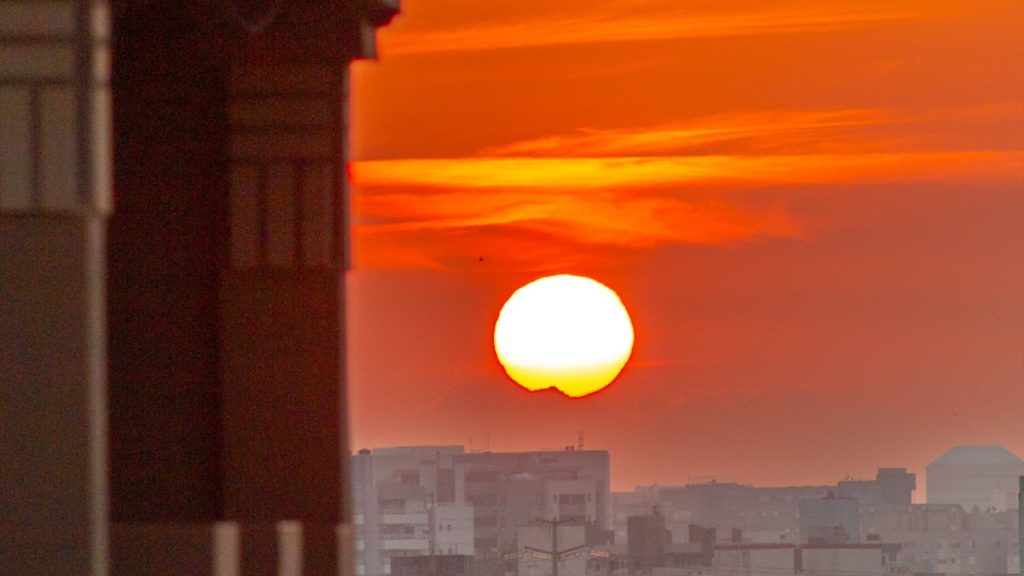Calor de quase 30ºC na véspera do começo do retorno da chuva