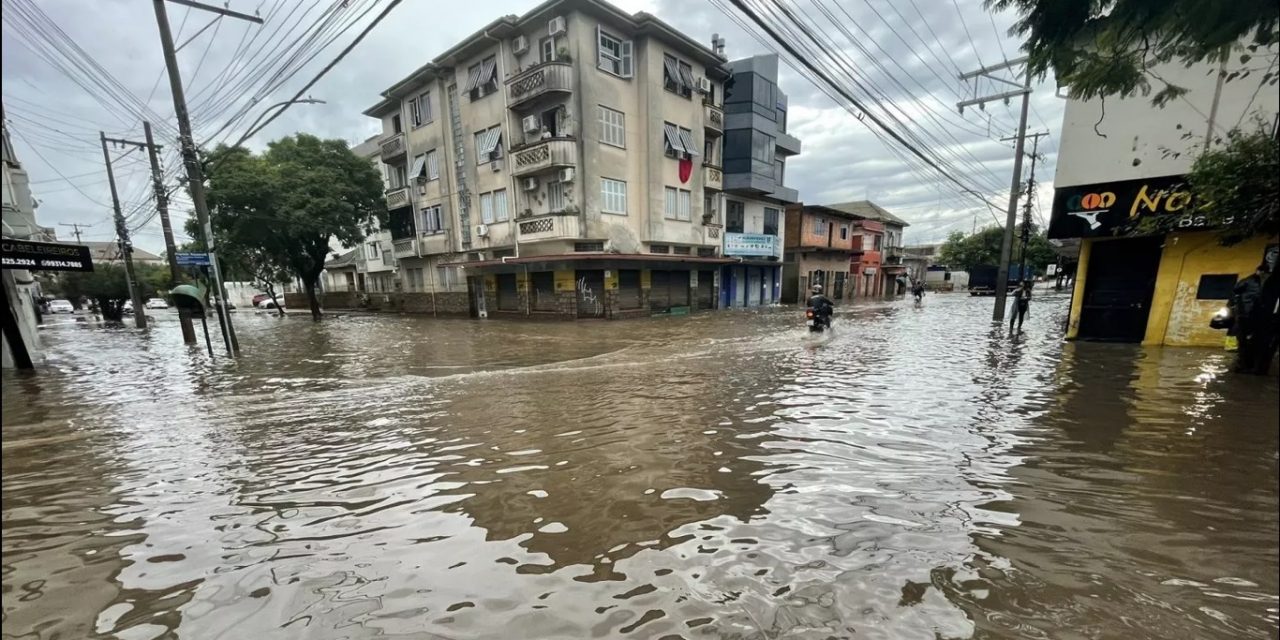 <span class="entry-title-primary">Chuva em Porto Alegre vai seguir e deve passar dos 100 mm</span> <h2 class="entry-subtitle">Chuva forte da madrugada já trouxe volumes alto em Porto Alegre e acumulados vão subir ainda mais com o que vem de água </h2>