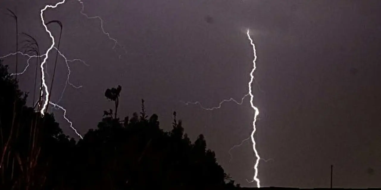 <span class="entry-title-primary">Tempestades vão continuar com frente quente em dia de tempo severo</span> <h2 class="entry-subtitle">Tempestades vão prosseguir no Rio Grande do Sul ao longo desta sexta após uma madrugada de muito granizo e raios </h2>