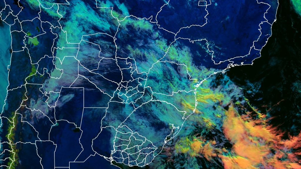 Frente fria chega ao Centro do Brasil e leva chuva a São Paulo