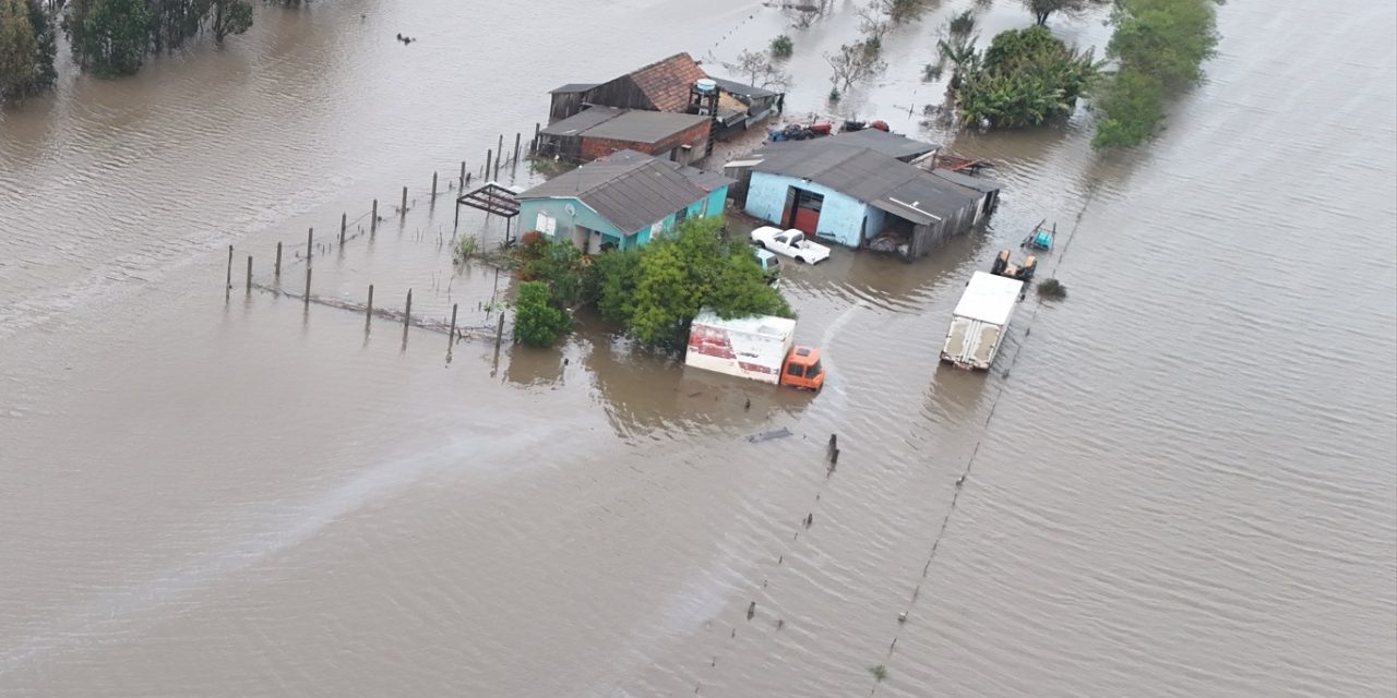 <span class="entry-title-primary">Veja em fotos a enchente que atinge o Sul do Rio Grande do Sul</span> <h2 class="entry-subtitle">Veja imagens aéreas da enchente que atinge São Lourenço do Sul e que levou o município a decretar calamidade </h2>