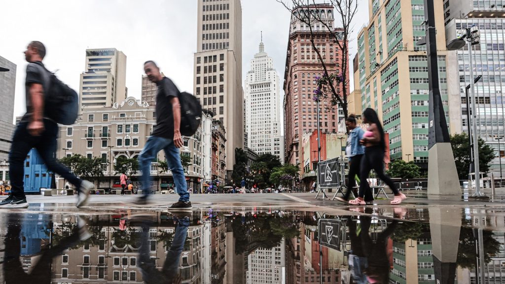 Frente fria em São Paulo mudará o tempo com chuva e frio
