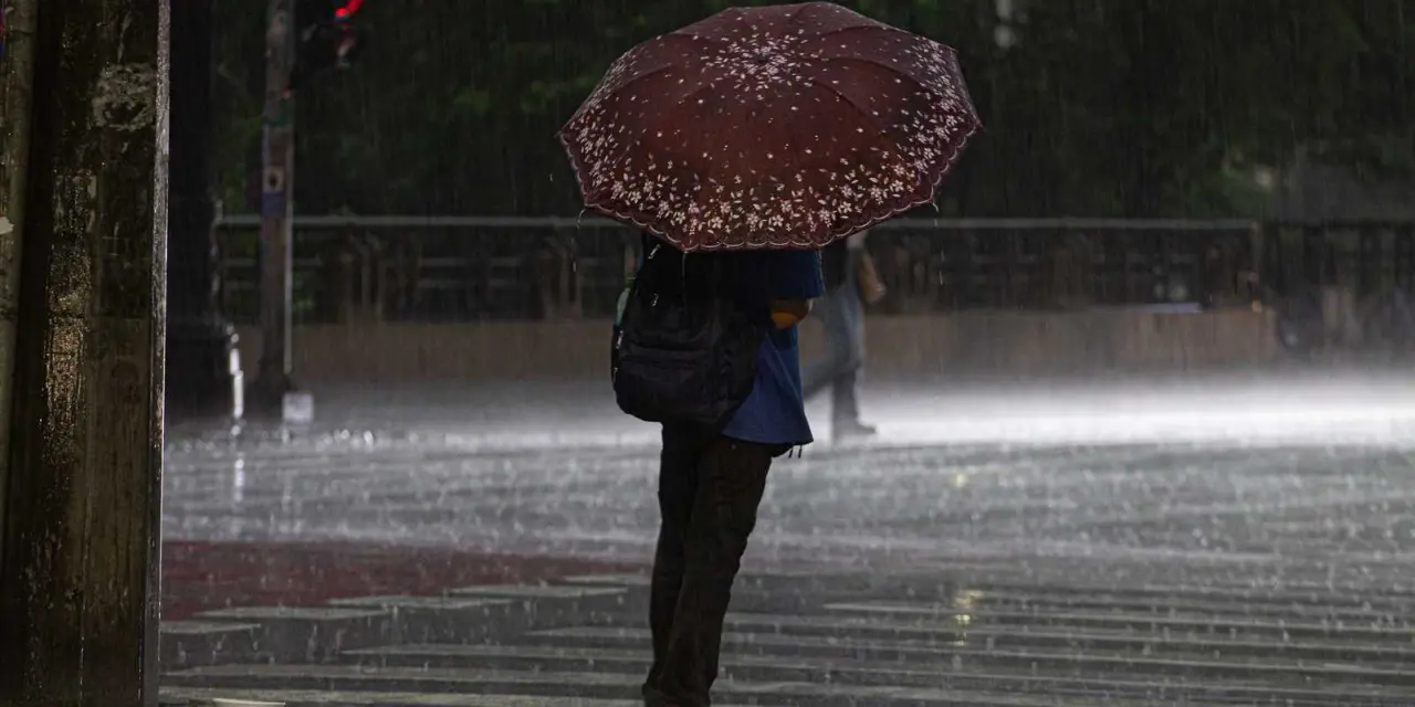 <span class="entry-title-primary">Chuva avança por São Paulo, Rio de Janeiro e Minas Gerais</span> <h2 class="entry-subtitle">Chuva atinge várias cidades de São Paulo, Rio de Janeiro e Minas Gerais entre sexta-feira e o sábado com instabilidade no Sudeste </h2>