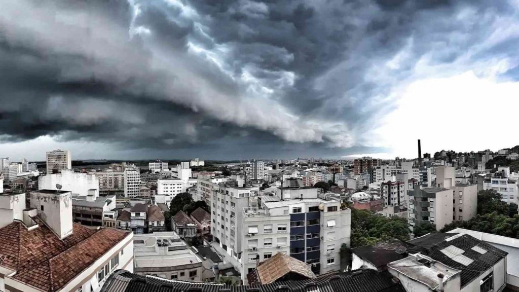 Chuva forte, ventania quente de Norte, granizo e temporais a caminho