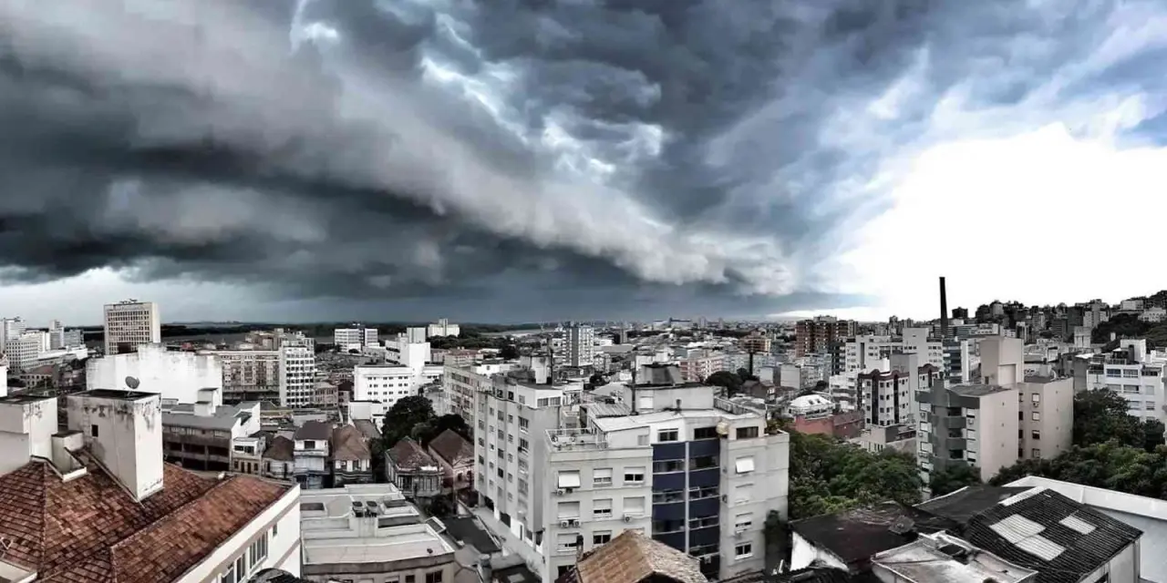 <span class="entry-title-primary">Chuva forte, ventania quente de Norte, granizo e temporais a caminho</span> <h2 class="entry-subtitle">Invasão de ar quente e posterior frente fria criam cenários para forte ventania de Norte, raios, granizo, chuva forte e temporais isolados de vento</h2>