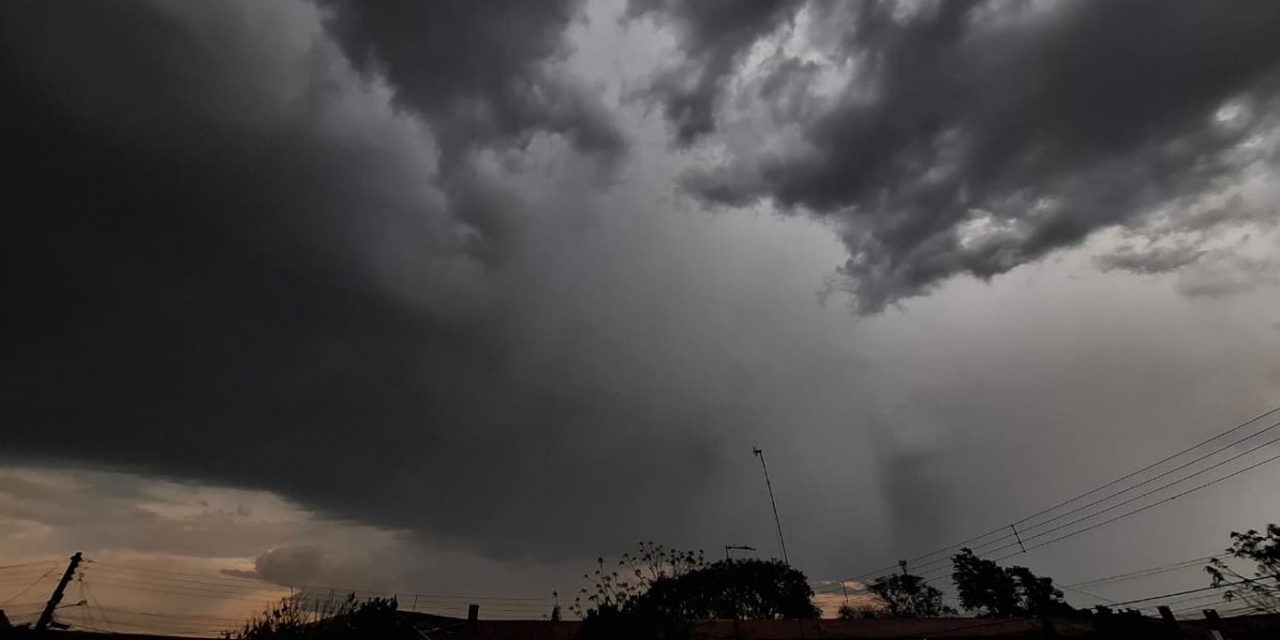 <span class="entry-title-primary">Ciclogênese na Argentina traz chuva e granizo ao Oeste gaúcho</span> <h2 class="entry-subtitle">Manhã deste domingo foi de instabilidade com chuva e granizo isolado no Oeste por formação de ciclone na Argentina </h2>