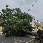 Tempo muda com vento acima de 100 km/h, granizo e muitos raios