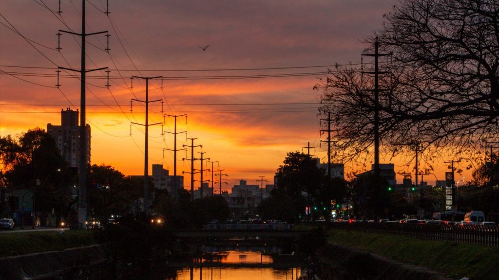 Agosto entrega cartão de visita com frio de 2ºC negativos e calor de 31ºC