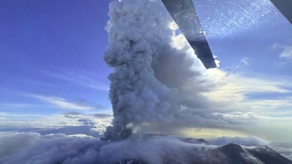 Vulcão desperta depois de 600 anos após megaterremoto na Rússia