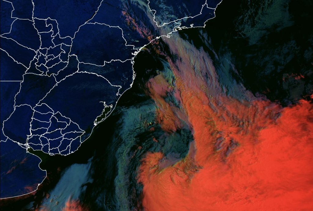 Ciclone se afasta após trazer vento acima de 100 km/h