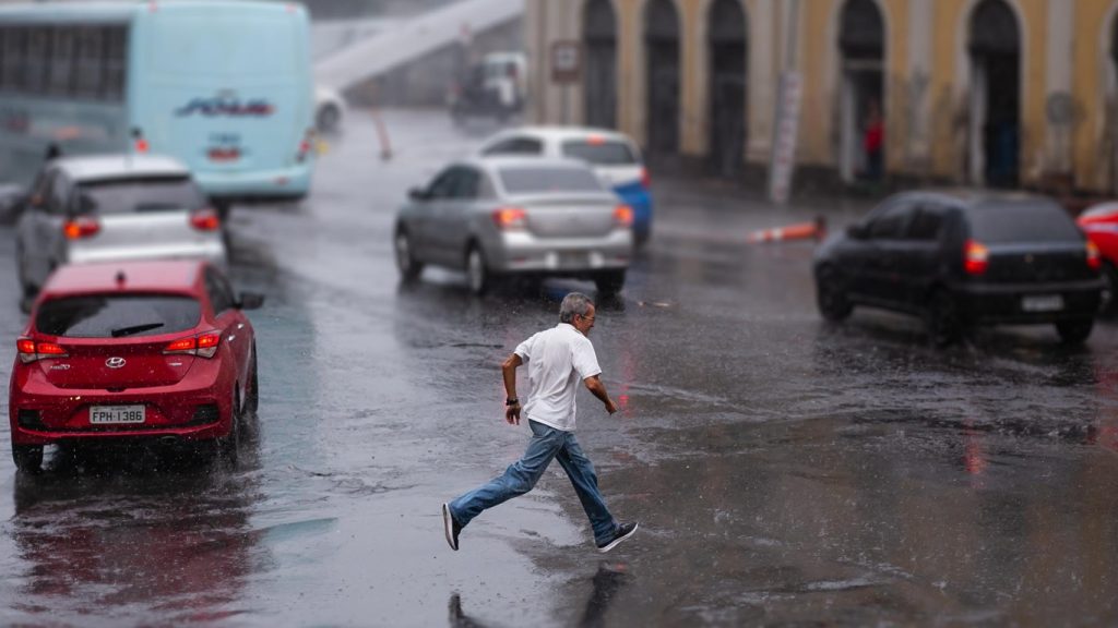 Chuva forte e novos vendavais no dia que marca o começo da primavera