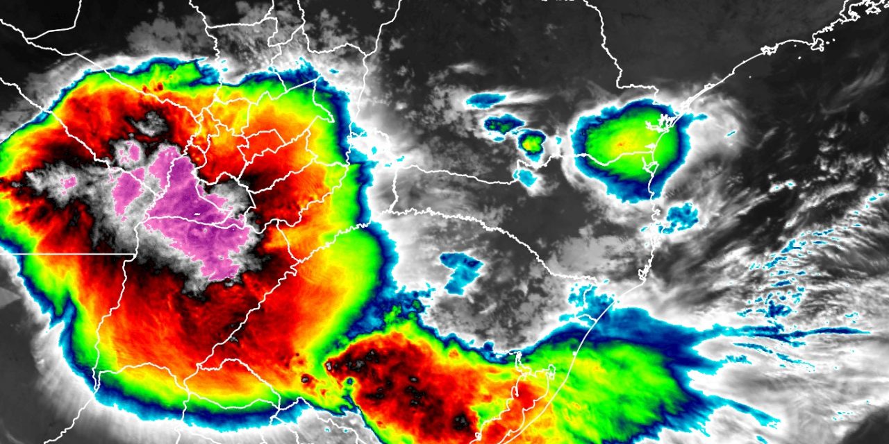 <span class="entry-title-primary">Chuva, raios e granizo nas últimas horas de setembro</span> <h2 class="entry-subtitle">Último dia de setembro é marcado pela formação de áreas de instabilidade no Sul do Brasil com chuva, raios e granizo </h2>