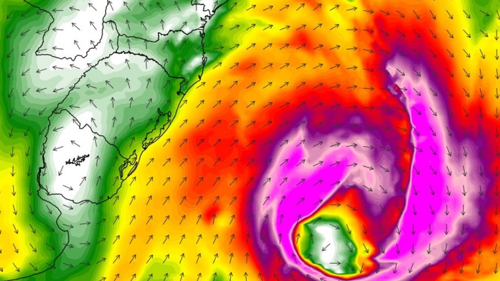 Baixa pressão trará chuva forte e formará enorme ciclone no Atlântico