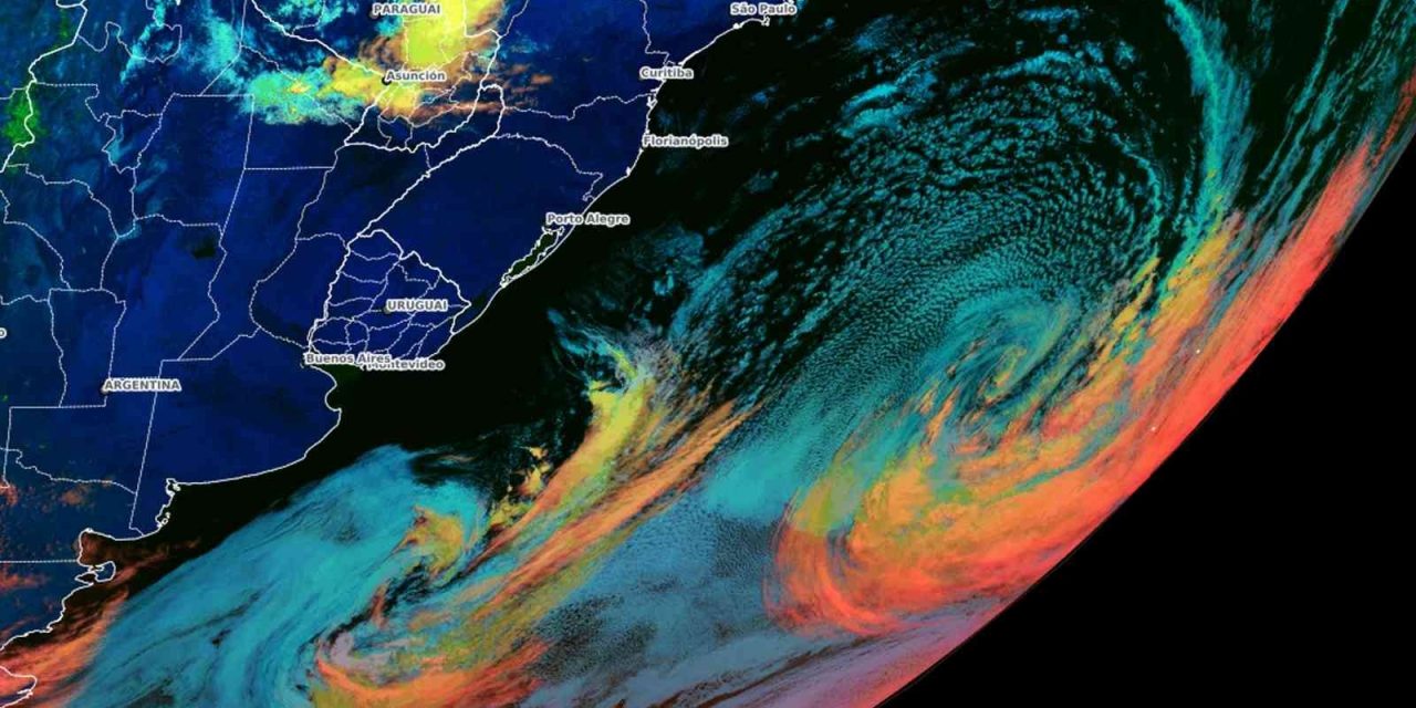 <span class="entry-title-primary">Dois ciclones chamam atenção no Atlântico Sul</span> <h2 class="entry-subtitle">Dois ciclone extratropicais aparecem nas imagens de satélite de hoje do Atlântico Sul e um já mexeu com o tempo no começo da semana </h2>