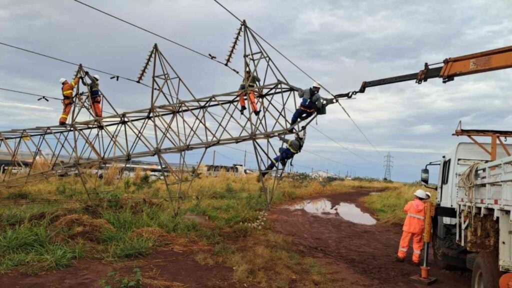 Vento recorde provoca destruição histórica na rede elétrica do Paraná