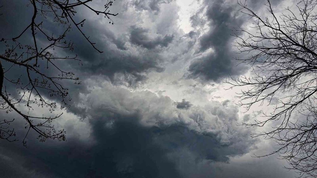 Chuva começa a retornar neste domingo depois de uma breve trégua