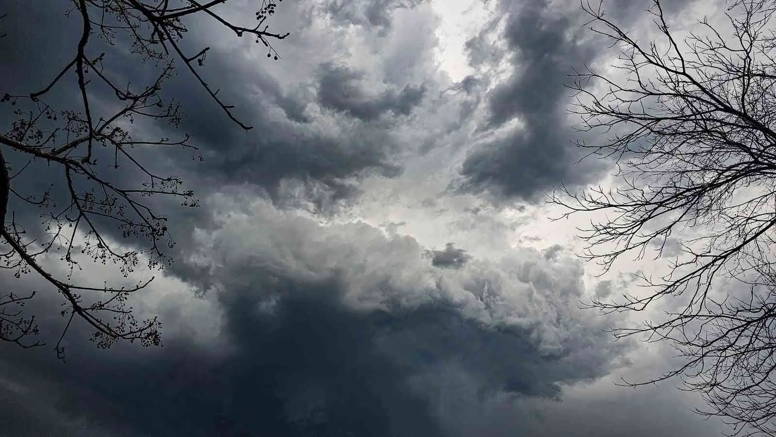 Foto de céu carregado 