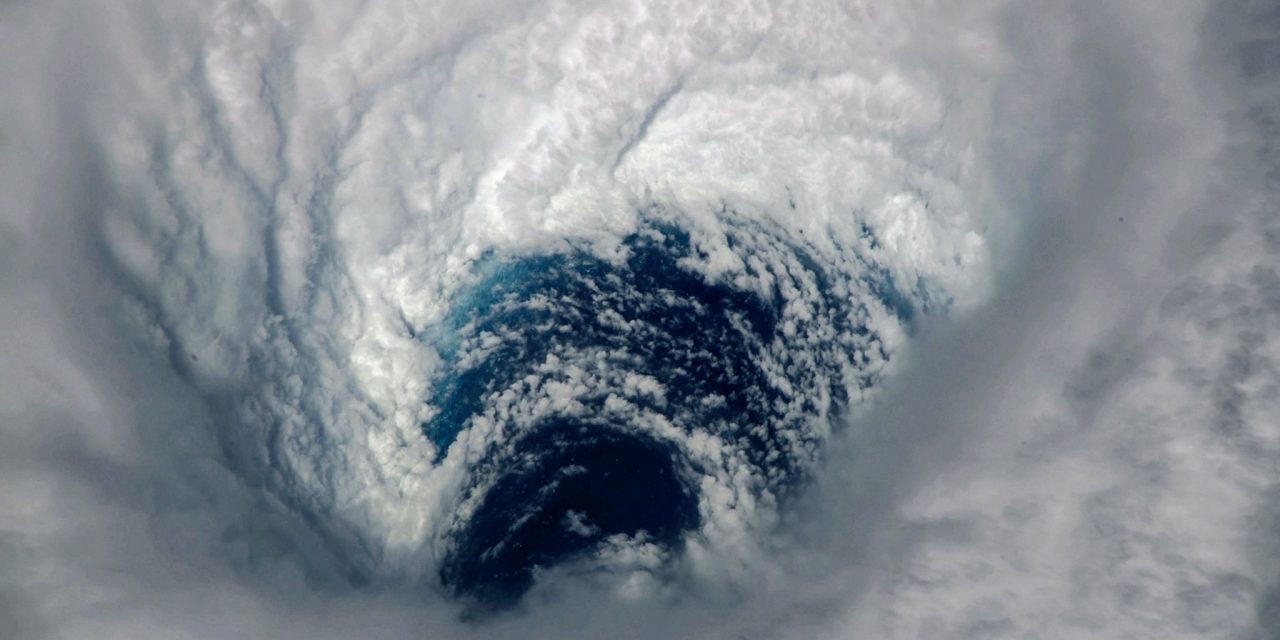 <span class="entry-title-primary">Astronauta faz incríveis fotos do espaço do olho de furacão no Atlântico</span> <h2 class="entry-subtitle">Furacão Humberto atingiu o máximo da escala no Atlântico no sábado e foi registrado em fotos a partir do espaço por astronauta da ISS</h2>