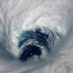 Astronauta faz incríveis fotos do espaço do olho de furacão no Atlântico