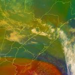 Frente fria avança para Santa Catarina e Paraná com chuva forte isolada
