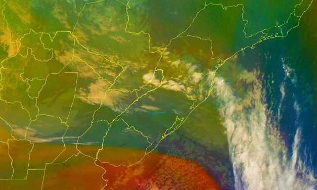 Frente fria avança para Santa Catarina e Paraná com chuva forte isolada