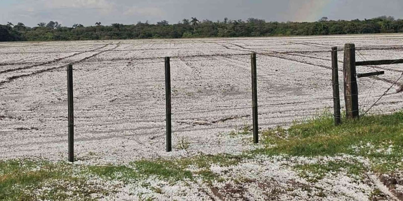 <span class="entry-title-primary">Granizo deixa paisagem branca no interior gaúcho na chegada do ar frio</span> <h2 class="entry-subtitle">Chegada de uma massa de ar frio gerou contraste térmico que provocou nuvens carregadas com queda de granizo </h2>