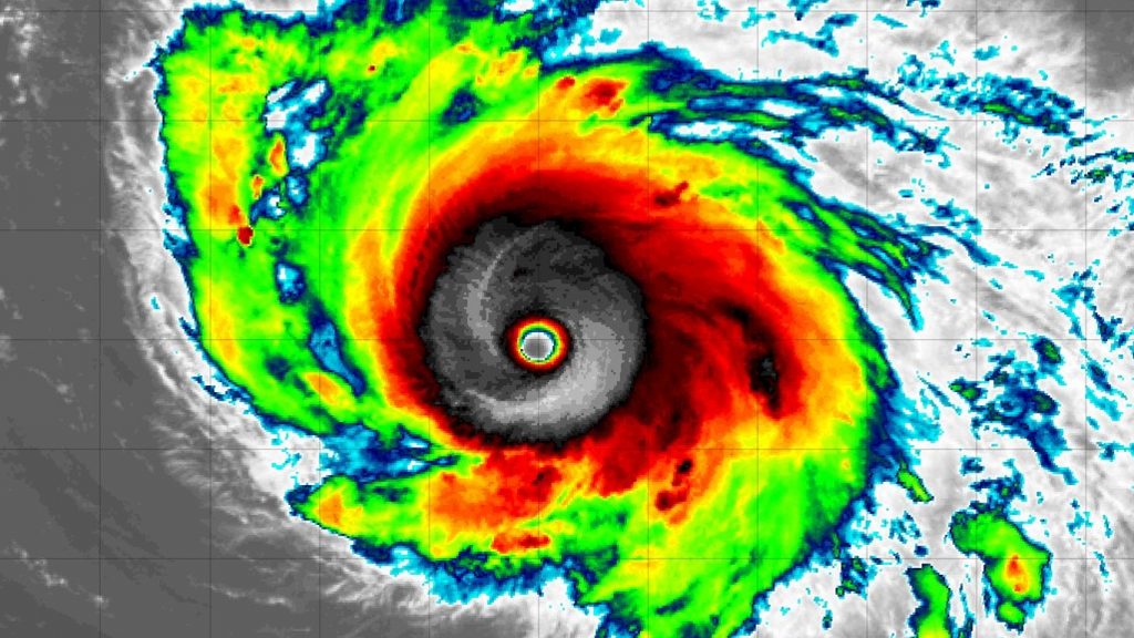Poderoso furacão Humberto atinge categoria 5 no Atlântico