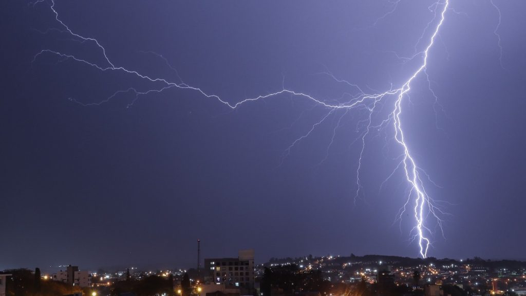 Galeria de fotos: noite de terça-feira de raios no Rio Grande do Sul