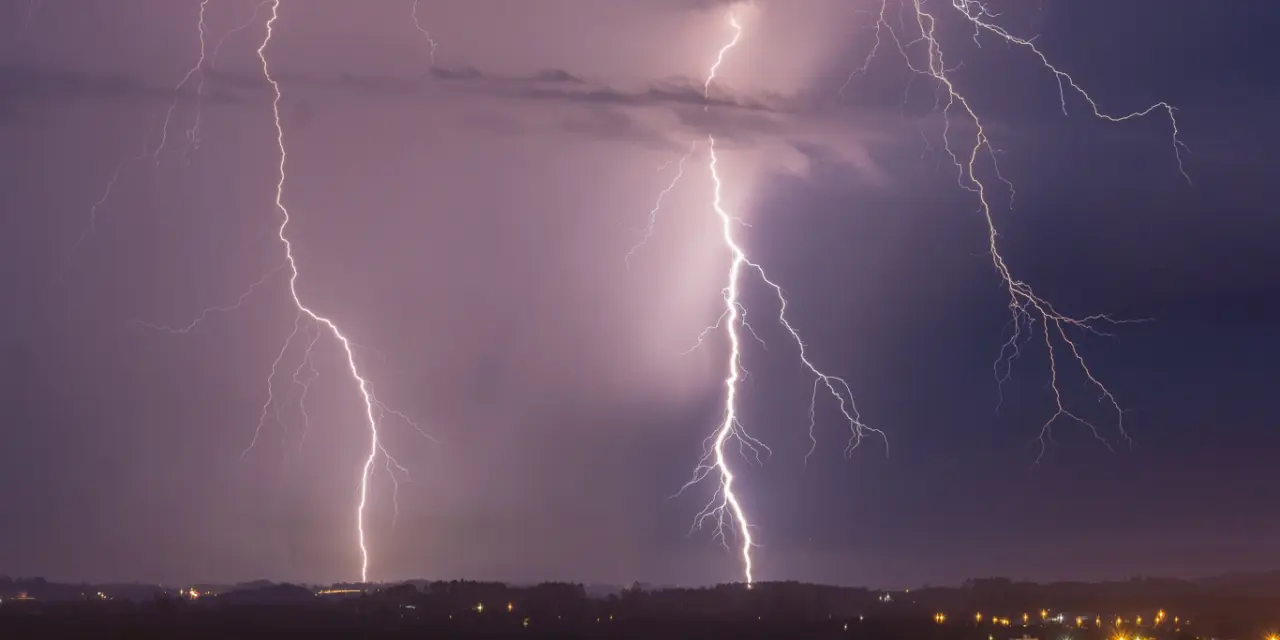 <span class="entry-title-primary">Como será o clima em outubro: vem aí outro mês de muitos extremos</span> <h2 class="entry-subtitle">Clima em outubro deve ter extremos de temperatura e intensa onda de calor no Brasil com mais temporais na Região Sul </h2>