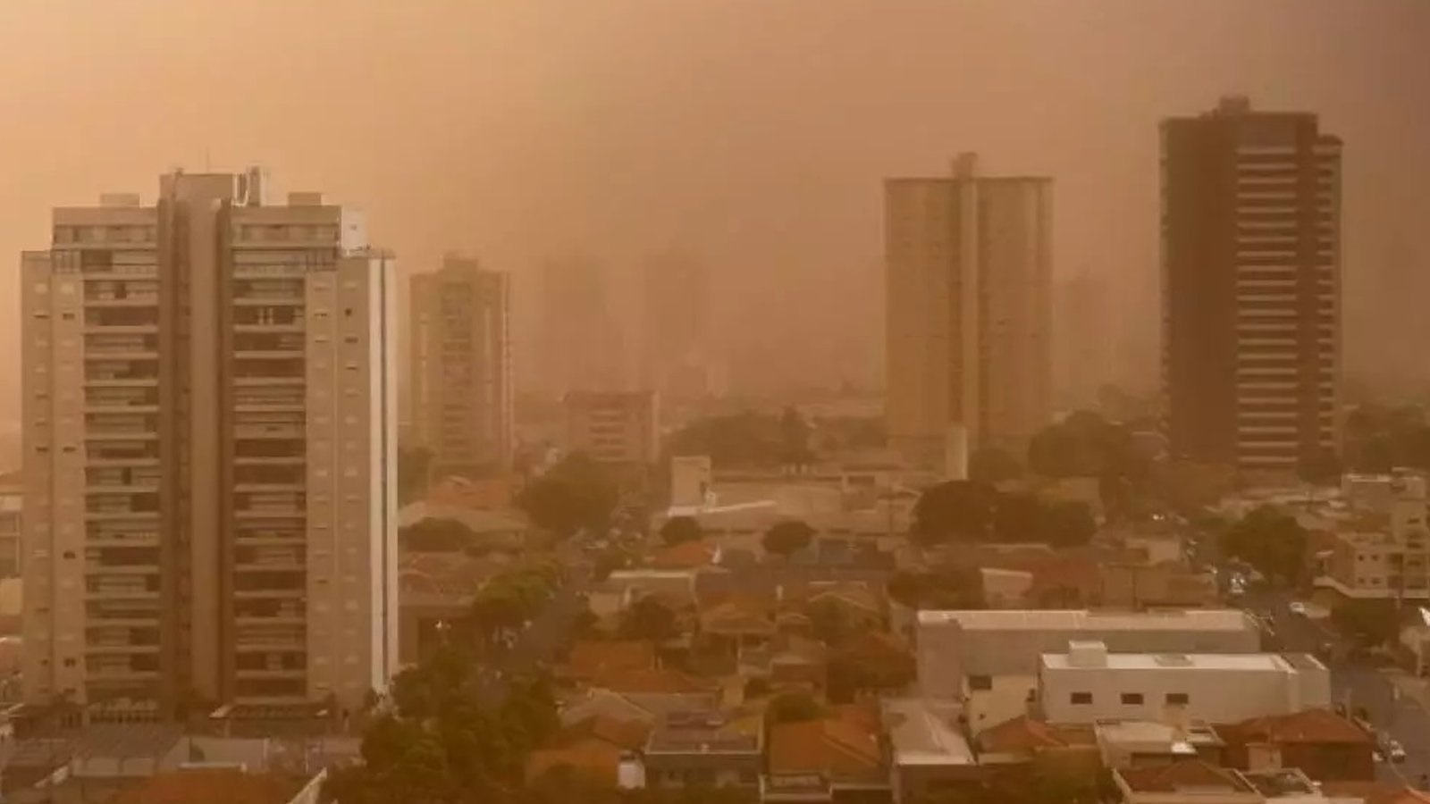 <span class="entry-title-primary">Violentos vendavais em São Paulo provocam nuvens de poeira e destruição</span> <h2 class="entry-subtitle">Chegada de frente fria confirmou os alertas da MetSul de intensos vendavais com tempestades de poeira e estragos na capital e interior </h2>