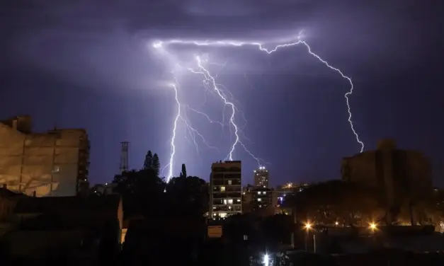 Segunda metade do mês terá aumento da chuva, temporais, calor e frio