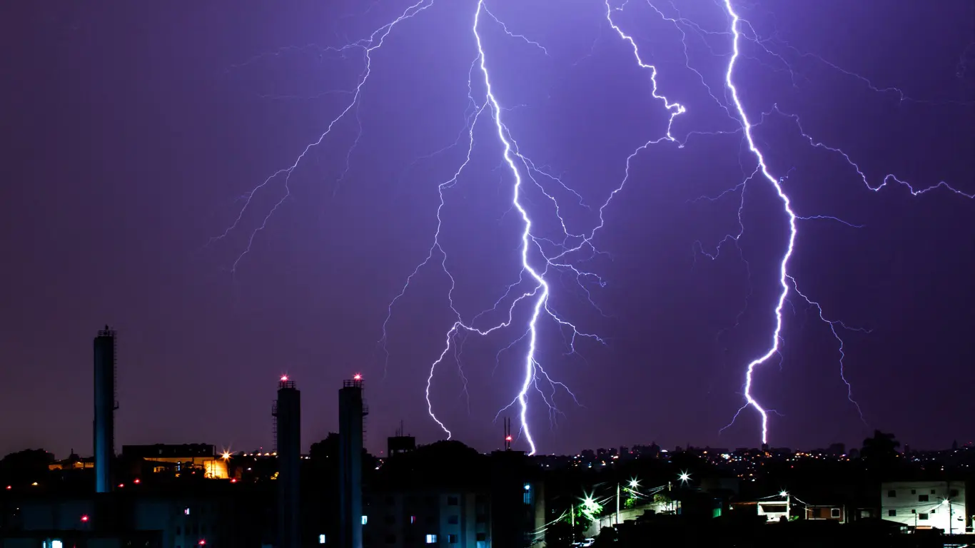 Foto mostra raios em São Paulo 